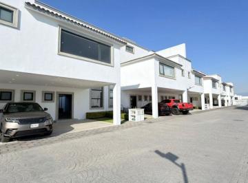 Casa en condominio de 4 habitaciones, Metepec · Casa en Fraccionamiento a 250 m del Parque Bicentenario Metepec