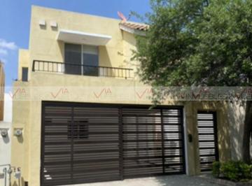Casa · 220m² · 3 Recámaras · 2 Estacionamientos · Casa en Renta en General Escobedo