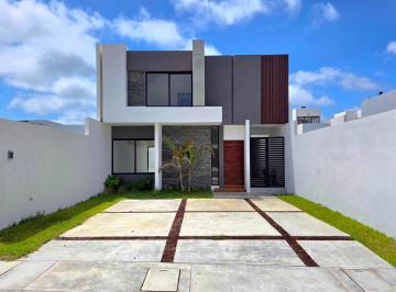 Casa de 3 habitaciones, Alvarado · Casa en Venta con 198 m² de Terreno, 3 Recámaras y Cuarto de Servicio en Lomas de La Rioja