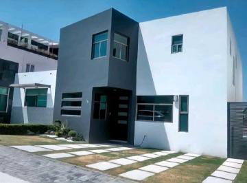 Casa · 239m² · 3 Recámaras · 2 Estacionamientos · Casa en Venta en La Castellana. Lomas de Angelopolis