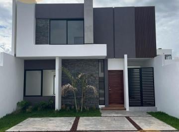 Casa · 3 Recámaras · 2 Estacionamientos · Casa en Venta en San Cosme Frac. Lomas de La Rioja II