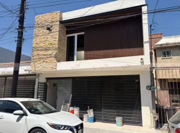 Casa · 220m² · 3 Recámaras · 2 Estacionamientos · Casa en Venta en Arboledas Nueva Lindavista