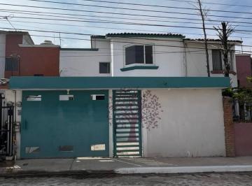 Casa · 121m² · 3 Recámaras · 1 Estacionamiento · Casa en Venta en Fraccionamiento Candiles