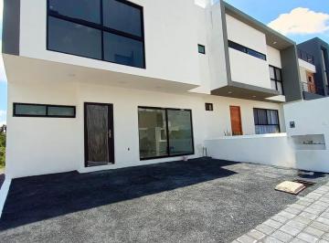 Casa · 195m² · 4 Recámaras · 2 Estacionamientos · Casa en Venta en San Isidro Juriquilla