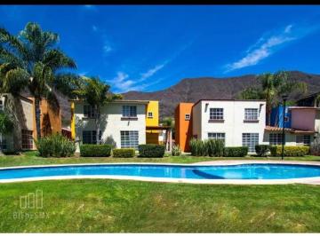 Casa en condominio de 2 habitaciones, Jocotepec · Hogar de Ensueño en Senderos del Lago $2,600,000