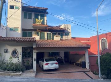 Casa · 499m² · 5 Recámaras · 2 Estacionamientos · Casa en Venta Vista Hermosa, Monterrey N. L.
