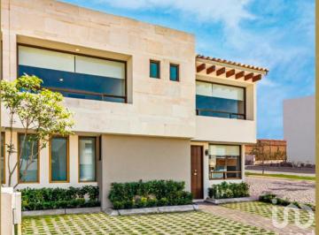 Casa · 170m² · 3 Recámaras · 2 Estacionamientos · Casa en Calimaya con Jardín y Amenidades a 15 Min de Metepec