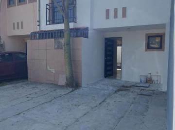 Casa · 94m² · 3 Recámaras · 2 Estacionamientos · Venta de Casa en Privanzas Los Naranjos