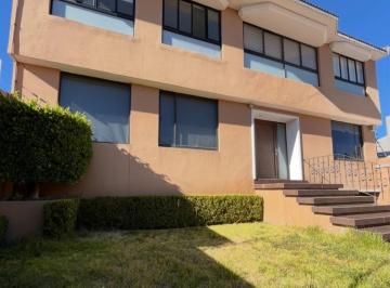Casa · 381m² · 3 Recámaras · 2 Estacionamientos · Casa en Venta Fraccionamiento San Carlos, Metepec