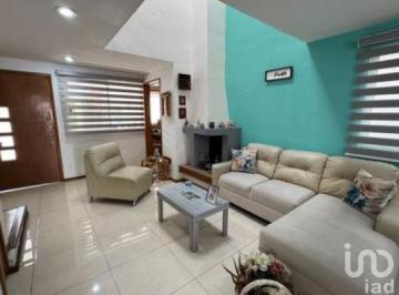 Casa · 205m² · 3 Recámaras · 3 Estacionamientos · Casa en Venta en La Carcaña, San Pedro Cholula, Puebla, México