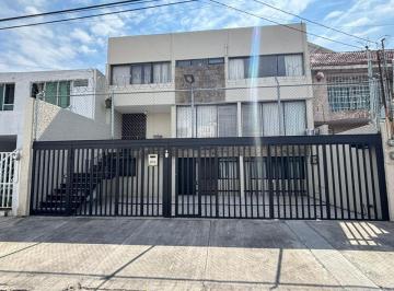 Casa de 4 habitaciones, Guadalajara · Casa en Venta Monumental
