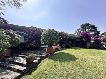 Casa · 1810m² · 7 Recámaras · 10 Estacionamientos · Casa en Las Quintas