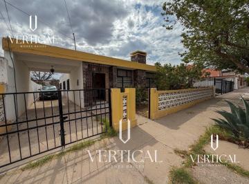 Frente · Casa y Terreno en Venta