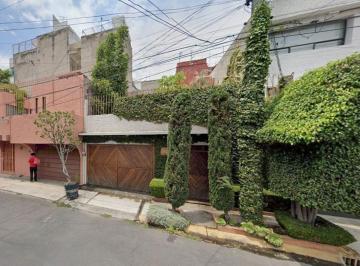 Casa de 3 habitaciones, Coyoacán · Casa con 3 Recámaras y 146 m² de Terreno en Venta en Campestre Churubusco