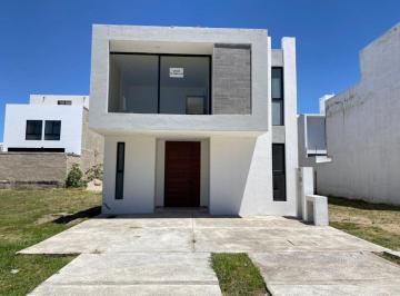 Casa de 3 habitaciones, Zapopan · Casa en Venta en Bosques de Santa Anita