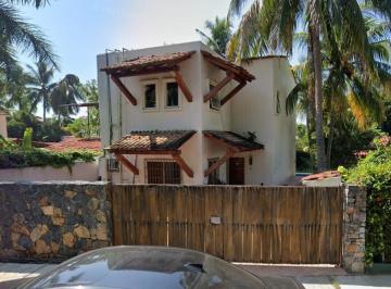 Casa de 4 habitaciones, Zihuatanejo de Azueta · Casa con 4 Habitaciones en Venta, 350 m² Superficie de Terreno, Villas Las Garzas