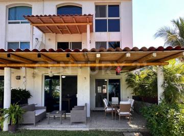 Casa · 198m² · 3 Recámaras · 2 Estacionamientos · Villa en Venta en Villas Playa Diamante, Acapulco, Gro.
