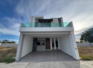 Casa en condominio de 4 habitaciones, Mazatlán · Casa en Venta en Versalles Residencial
