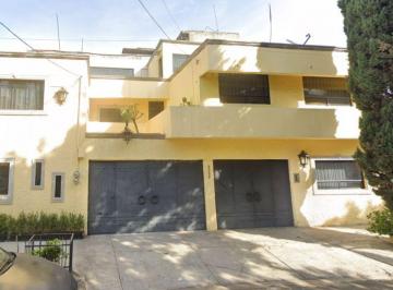 Casa de 5 habitaciones, Iztacalco · Casa con 320 m² Superficie de Terreno, 5 Habitaciones en Venta en Gabriel Ramos Millán