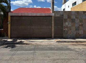 Casa de 2 habitaciones, Mérida · Casa con 164 m² Superficie de Terreno, 2 Recámaras en Venta, Fraccionamiento Francisco de Montejo