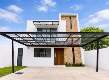 b2edc90845beb6b74fb2bf5066d1ab7323a1b6e08465d83058fc267d0147440b · Casa en Venta en Cancún Smza 331 | 3 Rec. con Piscina | Zona Cumbres