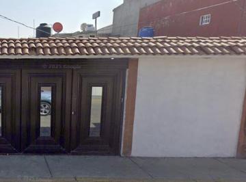 Casa de 3 habitaciones, Coacalco de Berriozábal · Casa con 3 Recámaras de 130 m² de Terreno en Venta en Villa de Las Flores 1a Sección