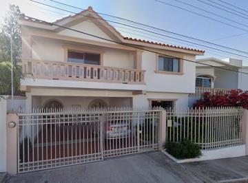 Casa de 4 habitaciones, Chihuahua · Casa con 4 Recámaras de 210 m² en Venta en Lomas del Santuario Etapa II