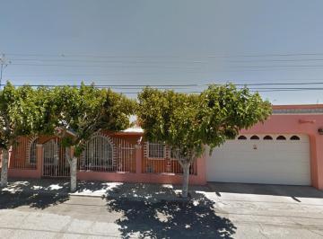 Casa de 4 habitaciones, Juárez · Casa con 278 m² de Superficie de Terreno y 4 Dorm. en Venta en U. Habitacional Benito Juárez
