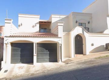 Casa de 4 habitaciones, Chihuahua · Casa con 292 m² de Superficie de Terreno y 4 Habitaciones en Venta en Lomas Altas