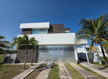 Casa · 310m² · 3 Recámaras · 2 Estacionamientos · Las Olas Residencial, Hermosa Casa en Venta con Alberca