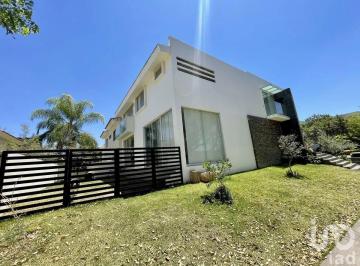 Casa · 450m² · 4 Recámaras · 4 Estacionamientos · Casa en Renta en Coto Arboledas Valle Real, Zapopan, Jalisco