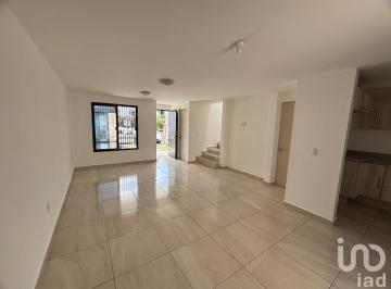 Casa · 135m² · 3 Recámaras · 2 Estacionamientos · Circuito Valle del Nilo