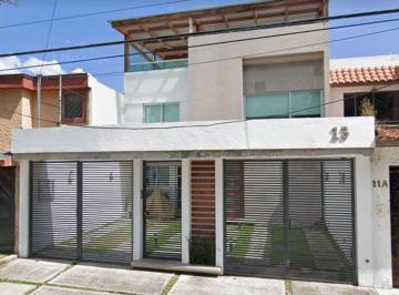 Casa de 4 habitaciones, Naucalpan de Juárez · Casa con 175 m² de Superficie de Terreno y 4 Recámaras en Venta en Ciudad Satélite