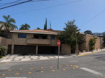 1 · Casa en Venta en San Pedro Garza Garcia / Pedregal del Valle