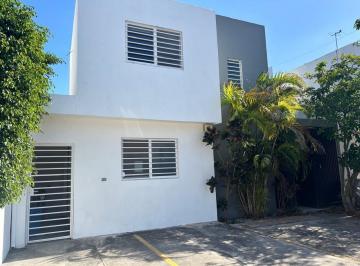 Casa · 165m² · 3 Recámaras · 3 Estacionamientos · Oportunidad Única Zona Norte — Inmejorable Ubicación, 3 Recámaras, 2.5 Baños y 3 Estacionamientos