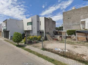 Casa de 4 habitaciones, Tepic · Venta de Casa en Tepic, Calle Av Madre Tierra Col. Madre Tierra, Nayarit.