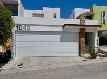 Casa · 144m² · 3 Recámaras · 2 Estacionamientos · Casa en Fraccionamiento Perisur