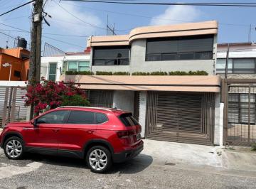 Casa de 4 habitaciones, Naucalpan de Juárez · Casa en Renta en Circuito Pensadores, Ciudad Satélite