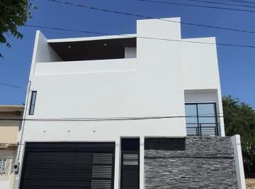 Casa · 380m² · 5 Recámaras · 2 Estacionamientos · Casa en Zona Norte Veracruz