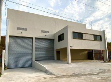 Bodega comercial · 877m² · 4 Estacionamientos · Local en Industrial Santa Catarina