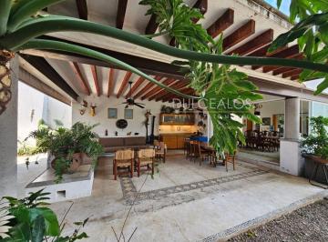 Casa de 4 habitaciones, Cuernavaca · Casa de Estilo Mexicano Contemporáneo · Terraza Social · Privada Sobre Tamazula · Vista Hermosa