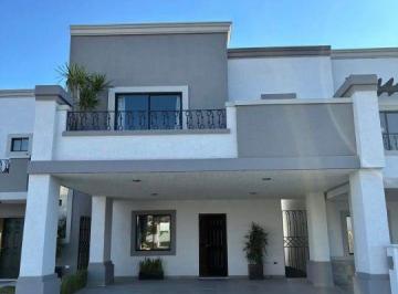 Casa en Venta de 3 habitaciones Villa Cuauhtémoc · Casa en Venta con Amplios Espacios