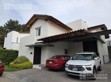 Casa · 280m² · 3 Recámaras · 2 Estacionamientos · Casa en Renta en Privada Cerrada con Vigilancia en Lomas del Campanario III