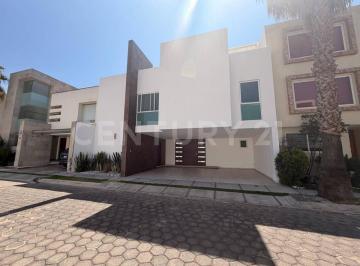 Casa · 360m² · 4 Recámaras · 3 Estacionamientos · Venta de Casa en Exclusivo Residencial San Ángel