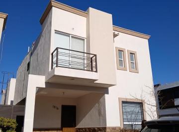 Casa · 1m² · 3 Recámaras · 2 Estacionamientos · Fraccionamiento Santa Clara