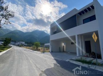 Casa · 402m² · 4 Recámaras · 2 Estacionamientos · Casa en Venta en Pedregal de La Montaña, Carretera Nacional, Monterrey, N. L.