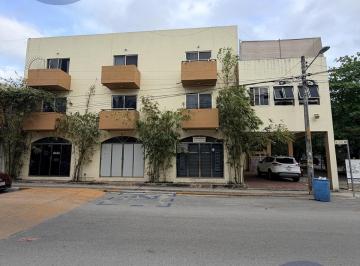 Local comercial · 426m² · 7 Recámaras · 2 Estacionamientos · Edificio en Venta en El Centro de Playa del Carmen, Uso de Suelo Mixto, Comercial, Habitacional