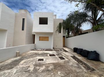 Casa de 4 habitaciones, Conkal · Casa en Preventa, con 4 Rec y Alberca, Conkal.
