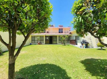 Casa en condominio · 454m² · 4 Recámaras · 4 Estacionamientos · Casa en Venta a Espaldas de La Expo Guadalajara