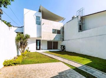 Casa · 188m² · 4 Recámaras · 4 Estacionamientos · Venta de Casa con Roof Garden, Las Fincas, Jiutepec